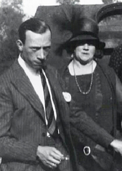 A smartly dressed man and woman circa 1930